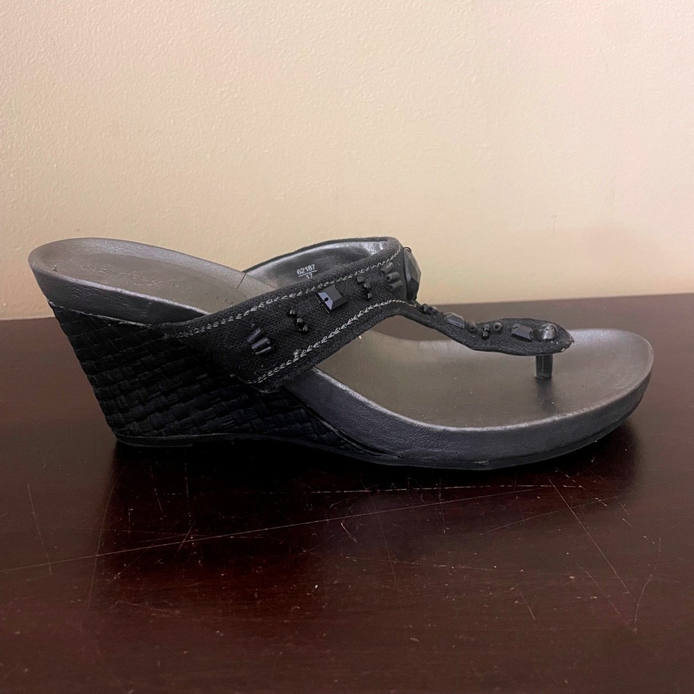 Montego Bay Club Womens 6.5 Beaded Wedge Thong Sandals Pewter Metallic 62187 - Picture 3 of 9